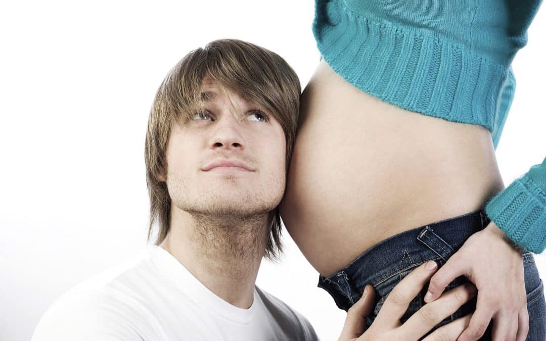 Le droit du père pendant la grossesse : ce que dit la loi